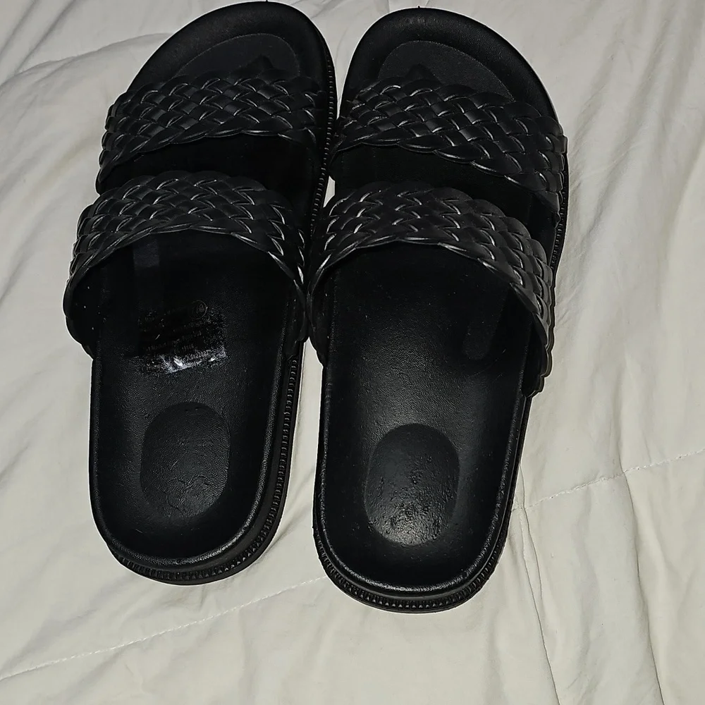 Womens Black Sandals Sz 7/8. Nwots! Great Staple Piece!!